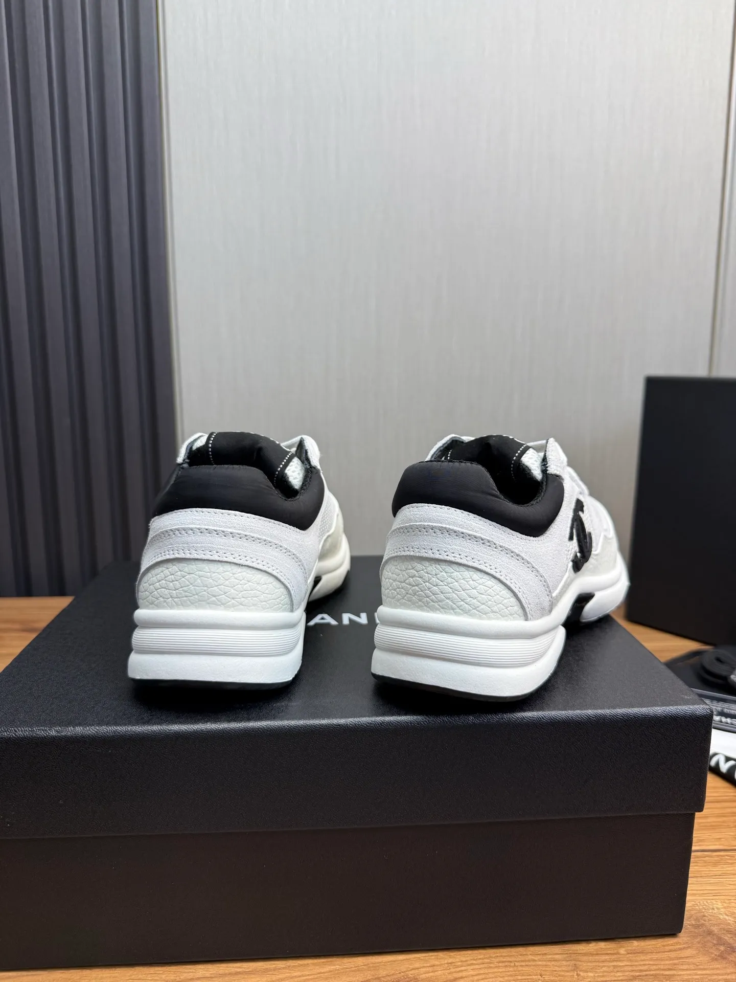 Men's men's shoes 💰600💰 Chanel Chanel 25A latest couple's white shoes casual sports shoes skate shoes 🩷💚 original purchase and development production Xiaoxiang C Home counter another super hot model, loved by Internet celebrity bloggers and ladies, various praises on social platforms, super popular and high quality 😍😍 latest material classic black and white color matching The upper foot is full of fashion 🎊🎊 ▪️Material: Original customized imported cowhide material ▪️Inner lining: Customized mesh ▪️Sole: Original open-molded TPU non-slip outsole ▪️Size: 35-44